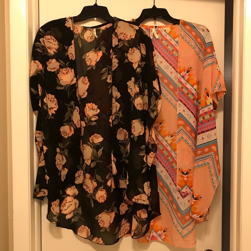 🎉Black Floral and Coral Tribal Print Kimono🎉